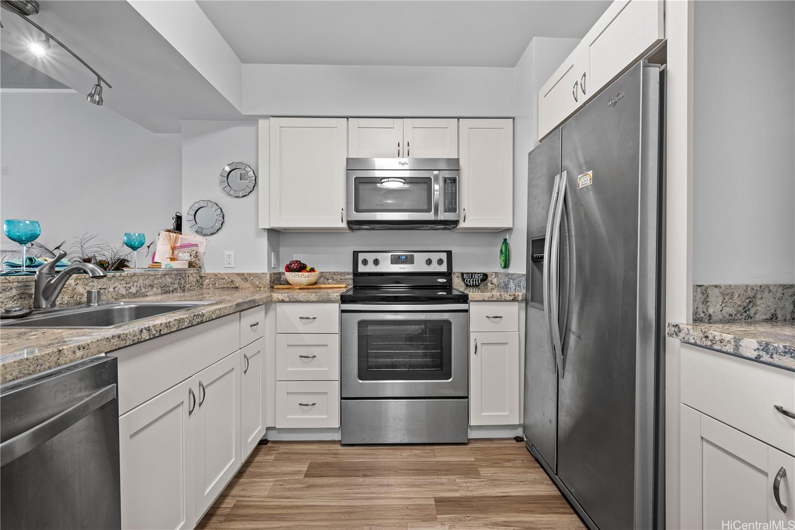 Nicely upgraded unit with stainless steel appliances
