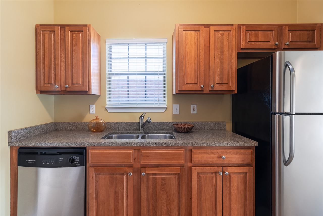 6883 Crimson Ridge Street Gulf Shores, AL 36542 - Photo 9 of 23 Kitchen