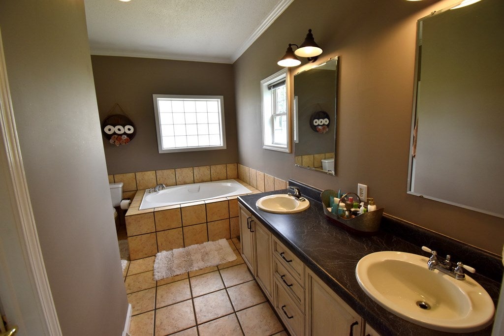 2160 Davis Knob Road Galax, VA 24333 - Photo 11 of 40 Gallery Image 11