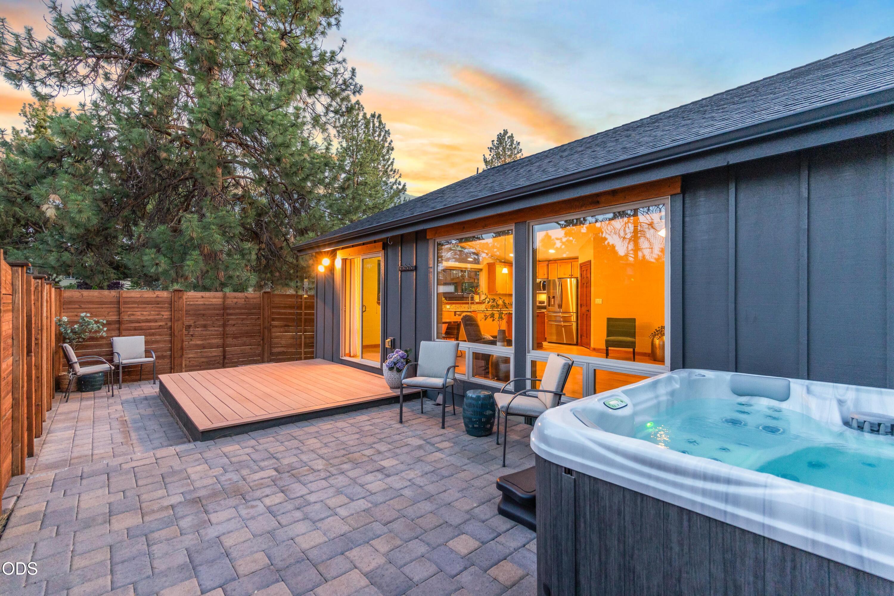 20218 Archie Briggs Road Bend, OR 97703 - Photo 2 of 34