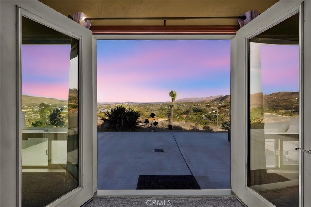 7959 Stephenson Lane Yucca Valley, CA 92284 - Photo 37 of 75 a view of a window