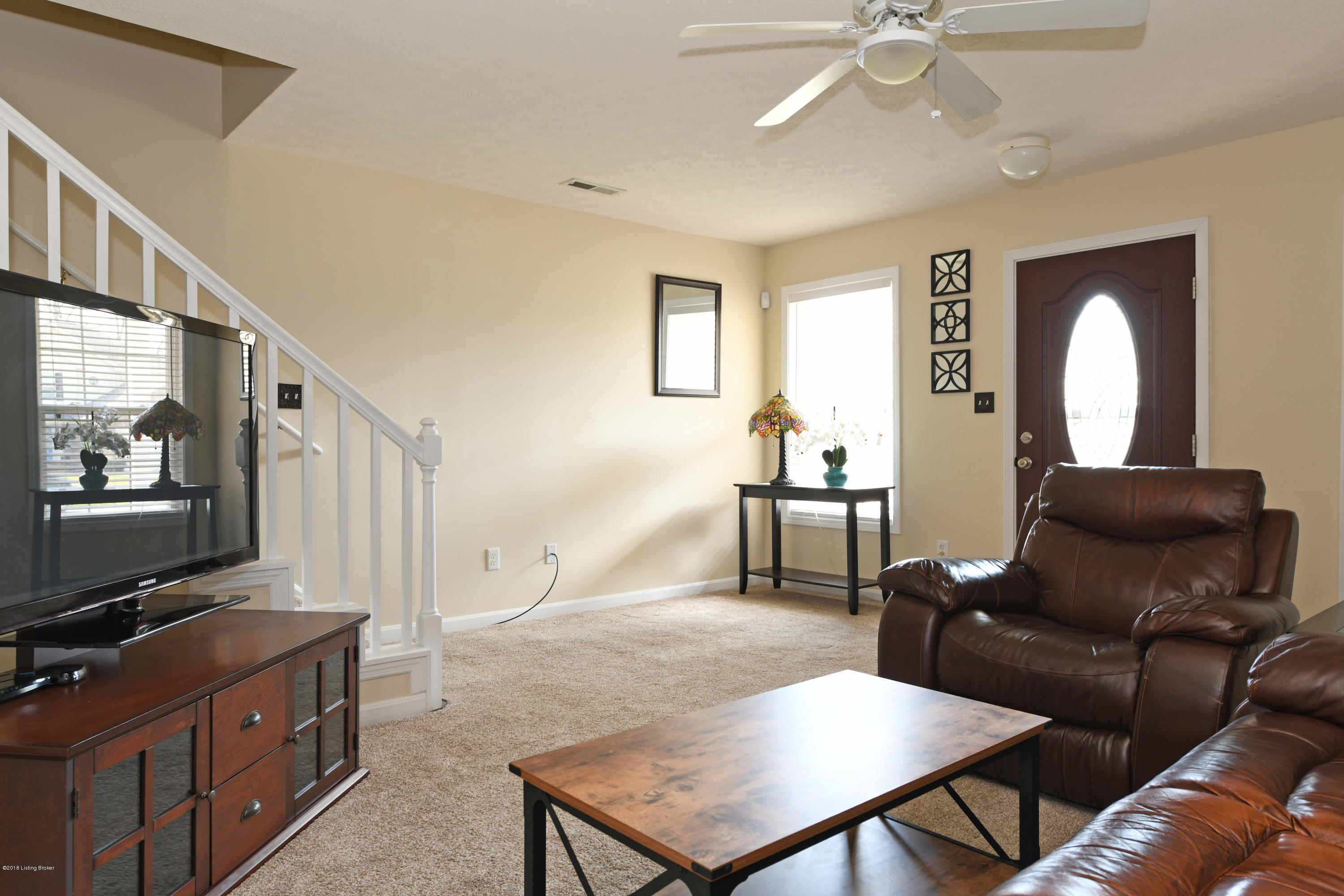 6908 Fernview Road Louisville, KY 40291 - Photo 5 of 22 living room