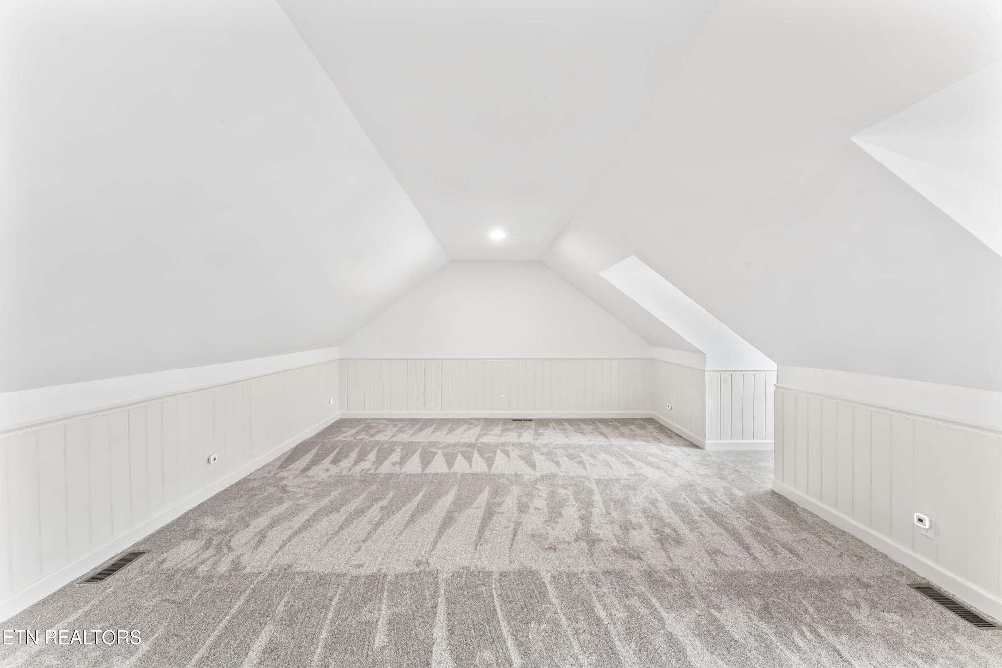 103 Amanda Place Oak Ridge, TN 37830 - Photo 31 of 38 a view of an empty room