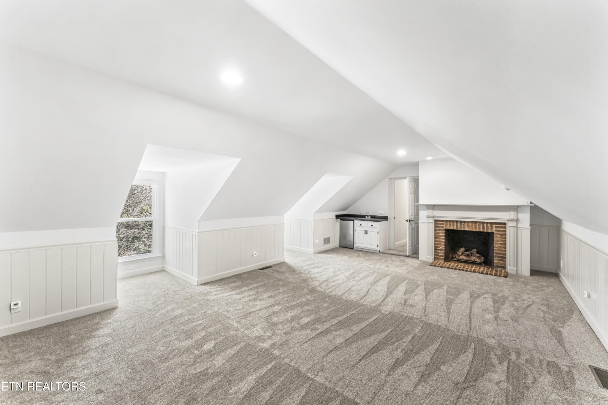 103 Amanda Place Oak Ridge, TN 37830 - Photo 32 of 38 an empty room with a fireplace and entryway