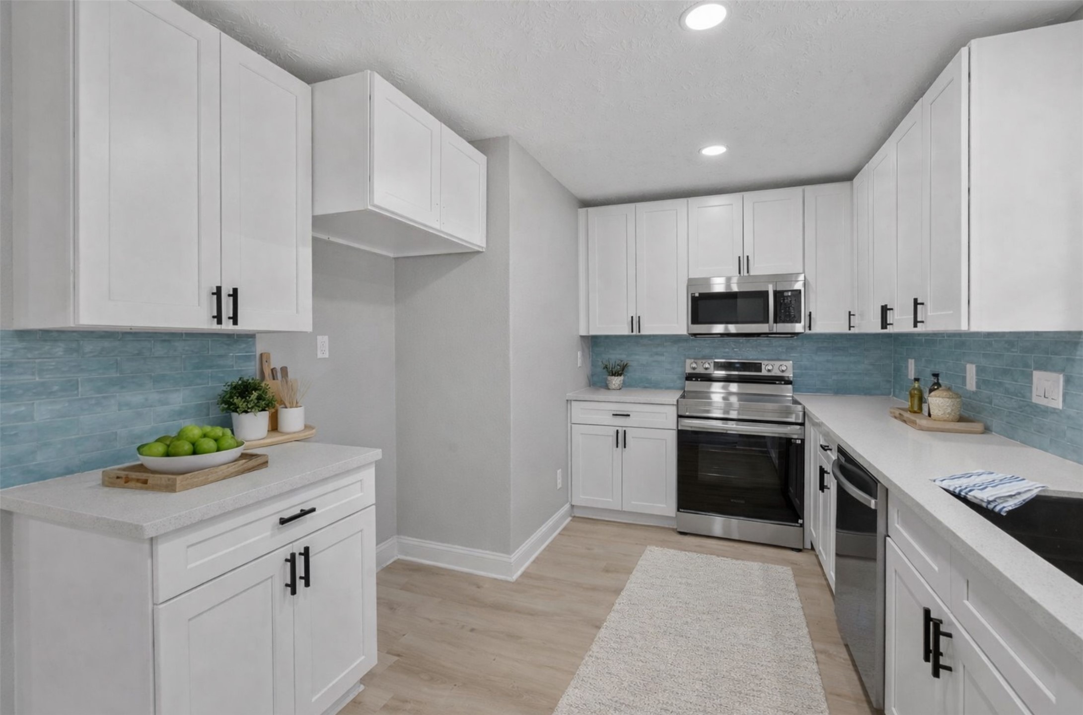 5531 Elm Tree Drive Houston, TX 77048 - Photo 1 of 28