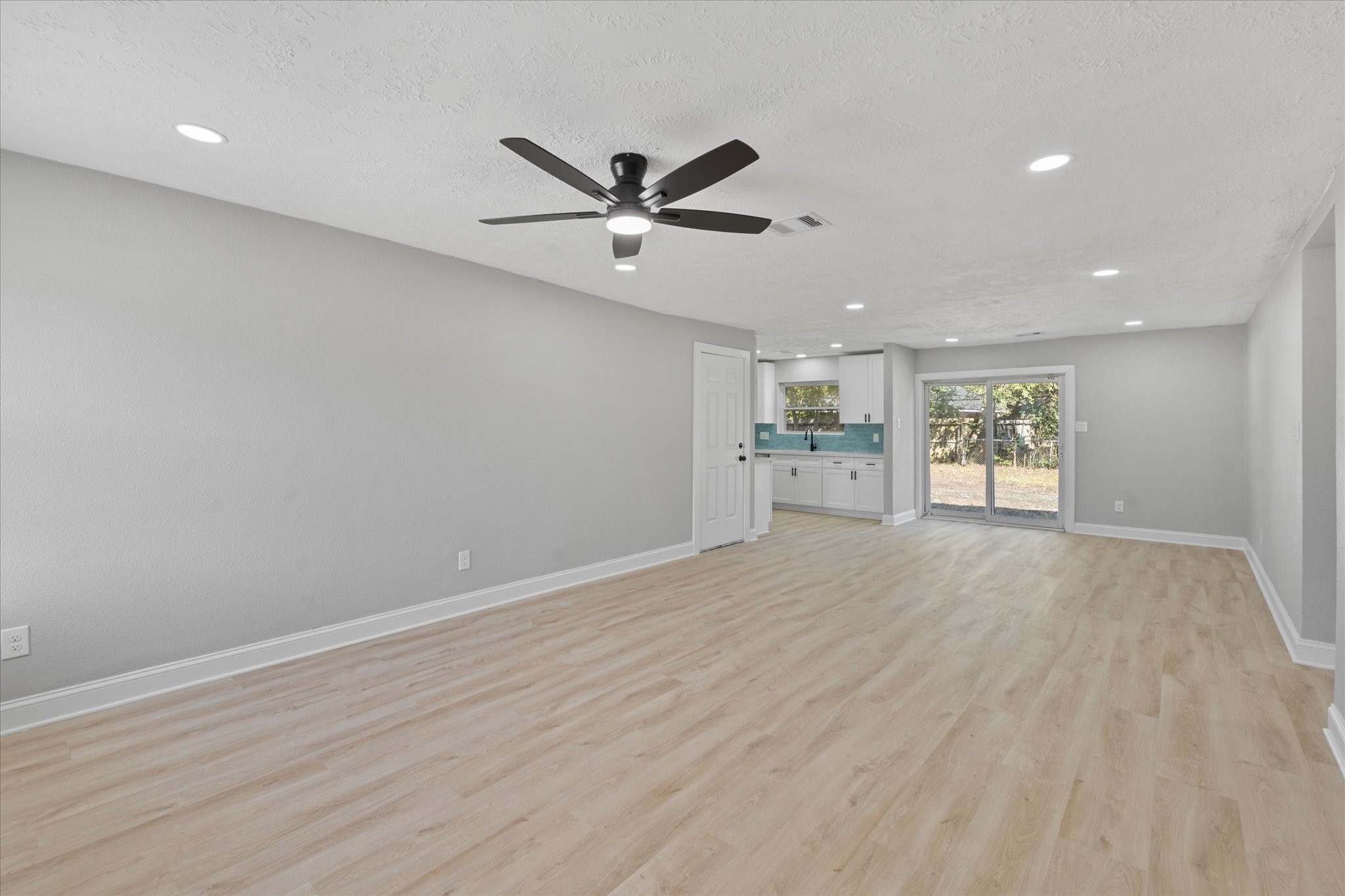 5531 Elm Tree Drive Houston, TX 77048 - Photo 13 of 28