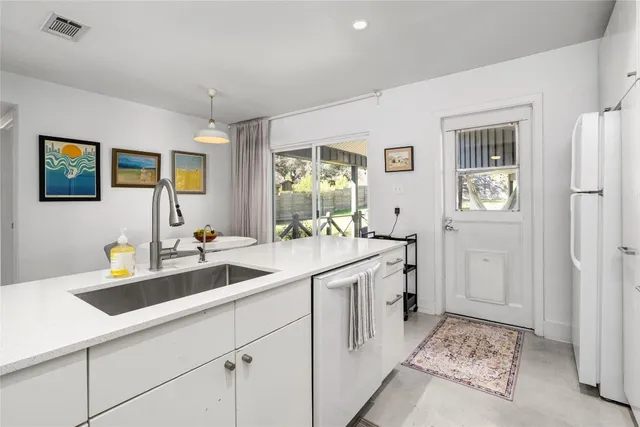 $3,000 | 4620 Englewood Drive, Austin, TX 78745