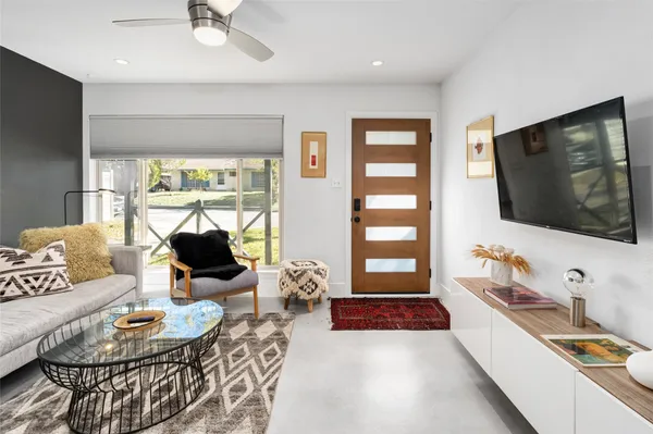$3,100 | 4620 Englewood Drive, Austin, TX 78745