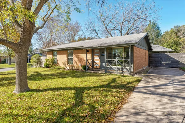 $3,100 | 4620 Englewood Drive, Austin, TX 78745