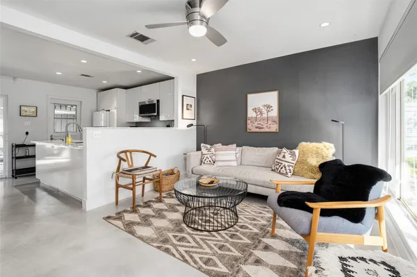 $3,100 | 4620 Englewood Drive, Austin, TX 78745