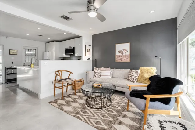 $3,000 | 4620 Englewood Drive, Austin, TX 78745