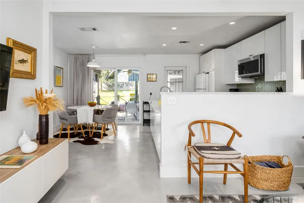 $3,100 | 4620 Englewood Drive, Austin, TX 78745