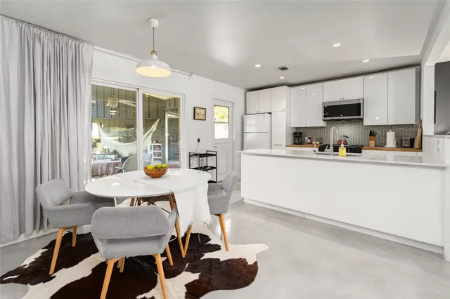 $3,000 | 4620 Englewood Drive, Austin, TX 78745