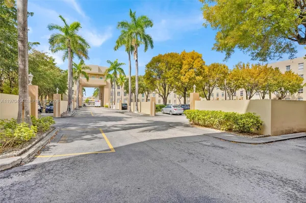 $275,000 | 7400 West 20th Avenue, Unit 402, Hialeah, FL 33016