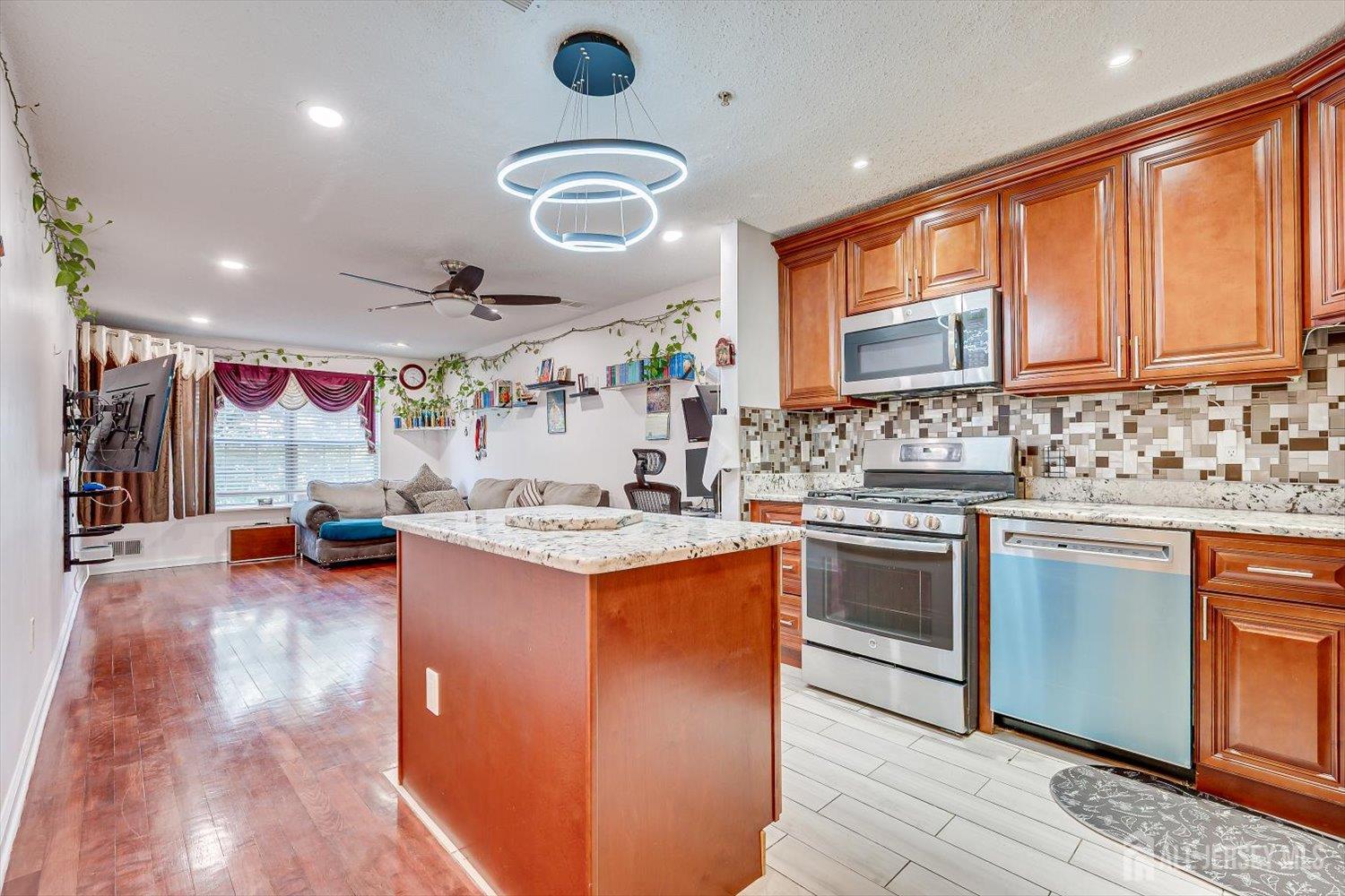 202 Prestwick Way Edison, NJ 08820 - Photo 12 of 31