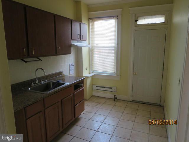 3 South Wickham Road Baltimore, MD 21229 - Photo 5 of 14 Kitchen