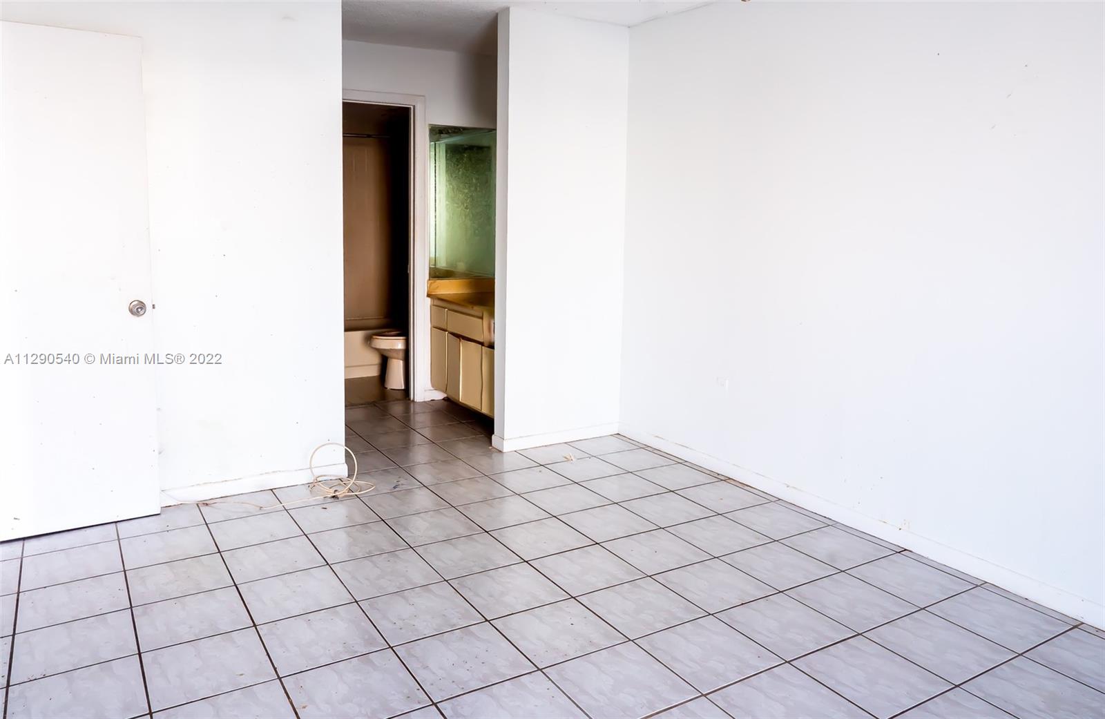 17878 North Bay Road, Unit 306 Sunny Isles Beach, FL 33160 - Photo 12 of 20 a view of an empty room