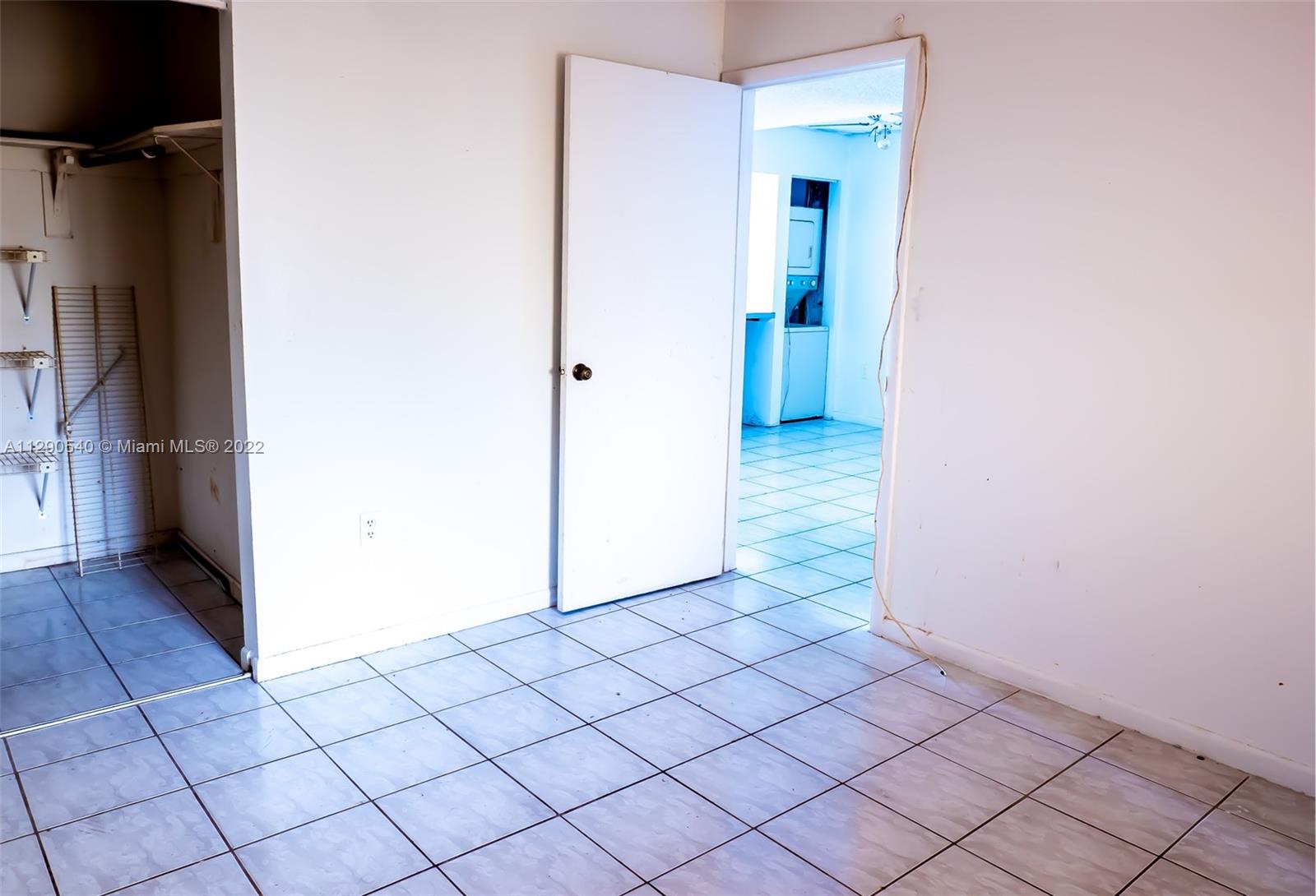 17878 North Bay Road, Unit 306 Sunny Isles Beach, FL 33160 - Photo 13 of 20 an empty room with a bathroom
