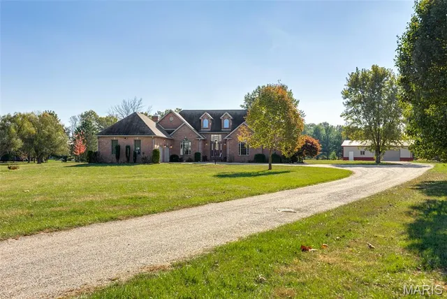 $529,000 | 8 Deer Hollow Lane, Litchfield, IL 62056