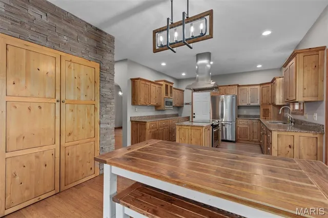 $529,000 | 8 Deer Hollow Lane, Litchfield, IL 62056