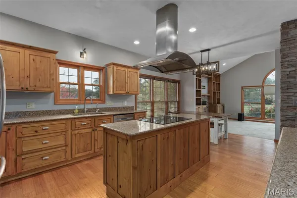 $529,000 | 8 Deer Hollow Lane, Litchfield, IL 62056
