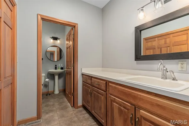 $529,000 | 8 Deer Hollow Lane, Litchfield, IL 62056