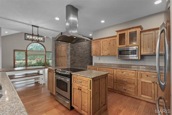 $529,000 | 8 Deer Hollow Lane, Litchfield, IL 62056
