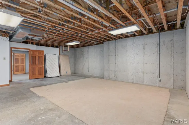 $529,000 | 8 Deer Hollow Lane, Litchfield, IL 62056