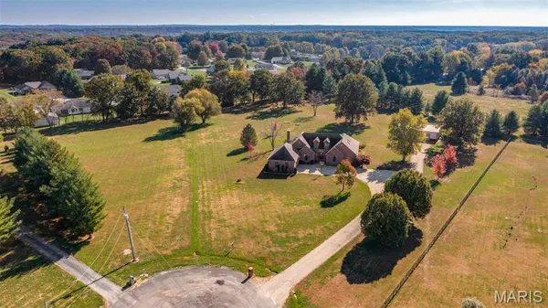 $529,000 | 8 Deer Hollow Lane, Litchfield, IL 62056
