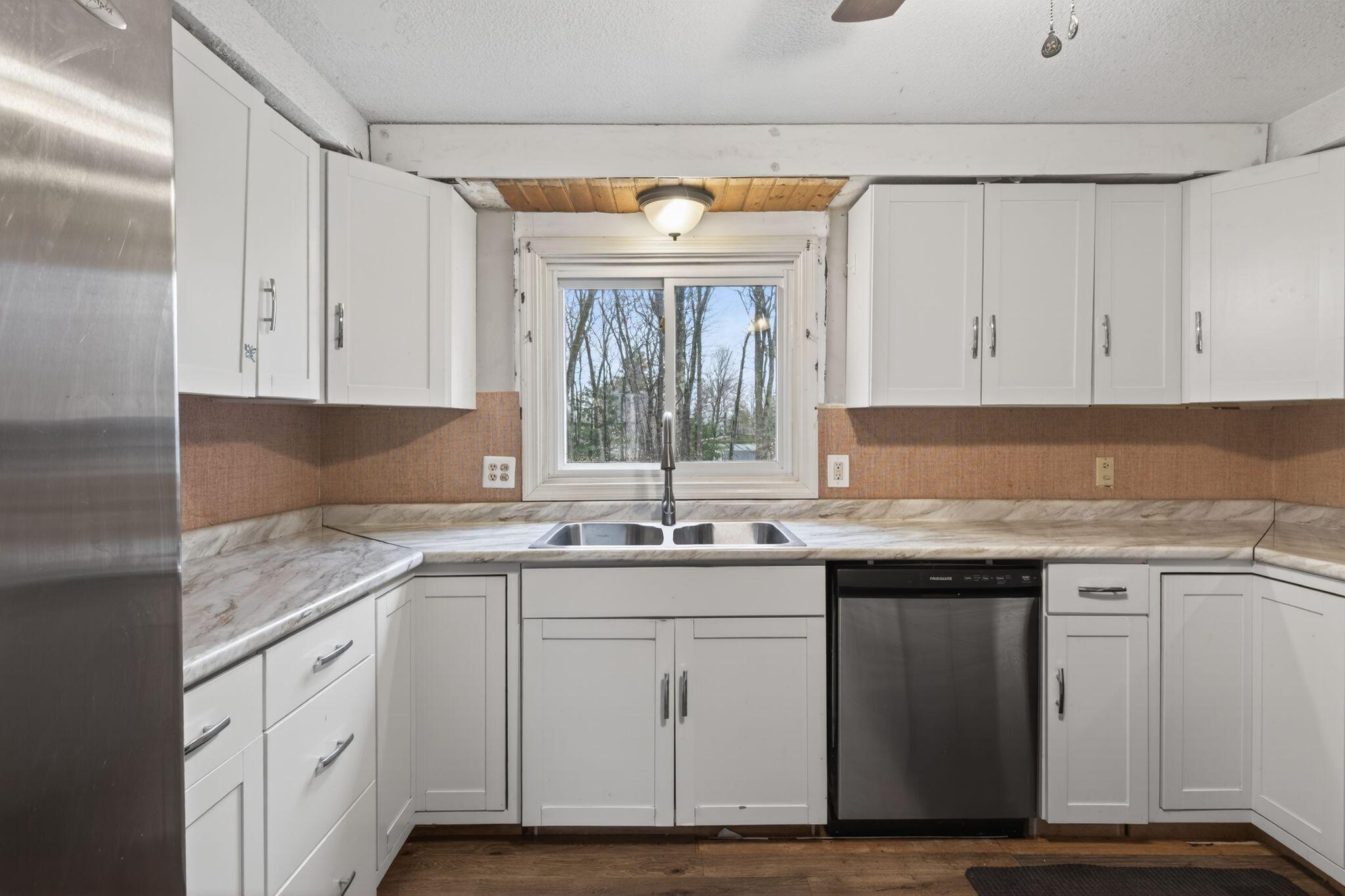 11 Gloria Street Gorham, ME 04038 - Photo 9 of 44 11_Gloria_St_053
