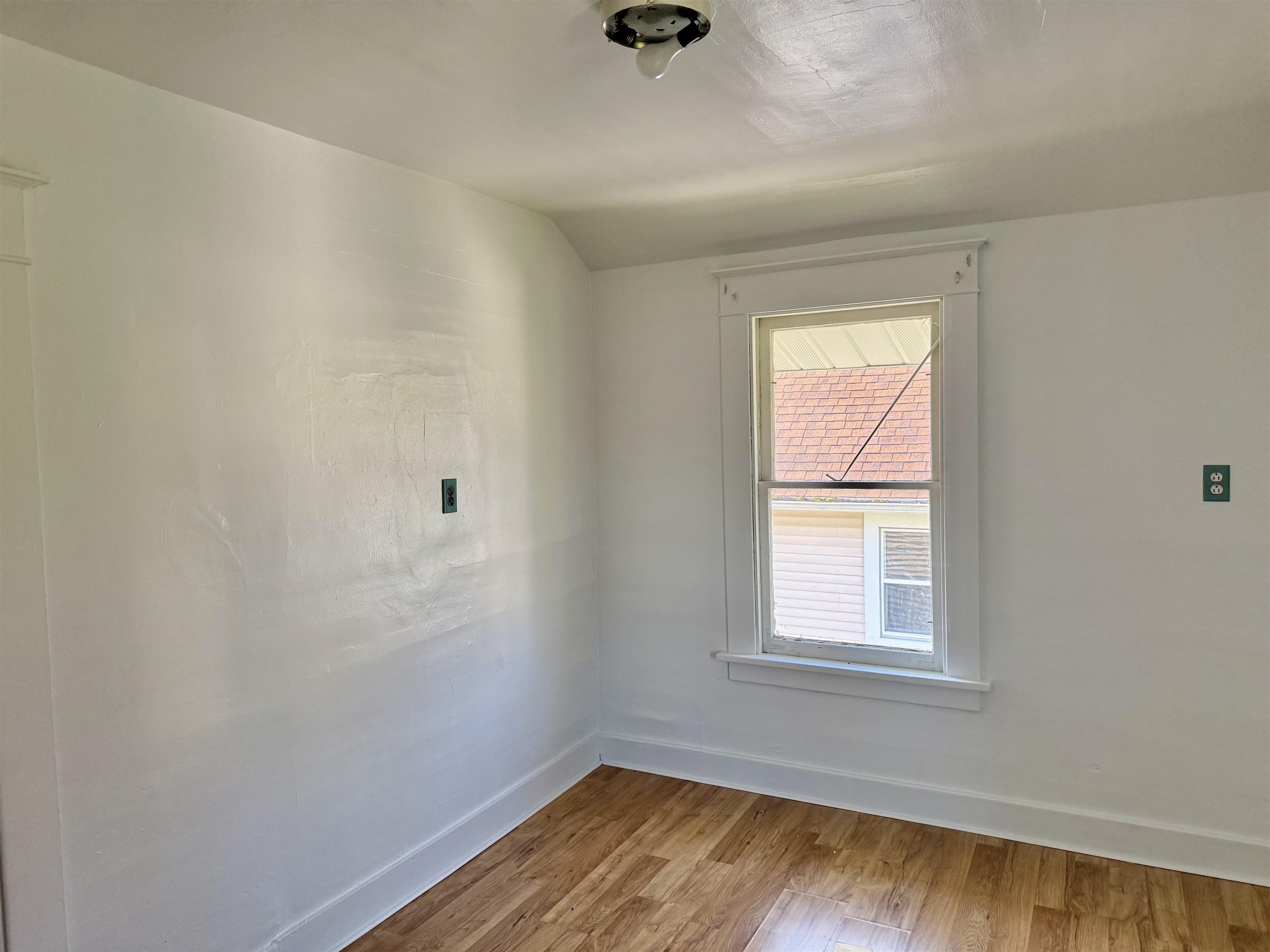 222 Rockingham Avenue Alma, MI 48801 - Photo 13 of 20 1944077-5d5db937-5326-432f-8145-e6cc66857671.JPG