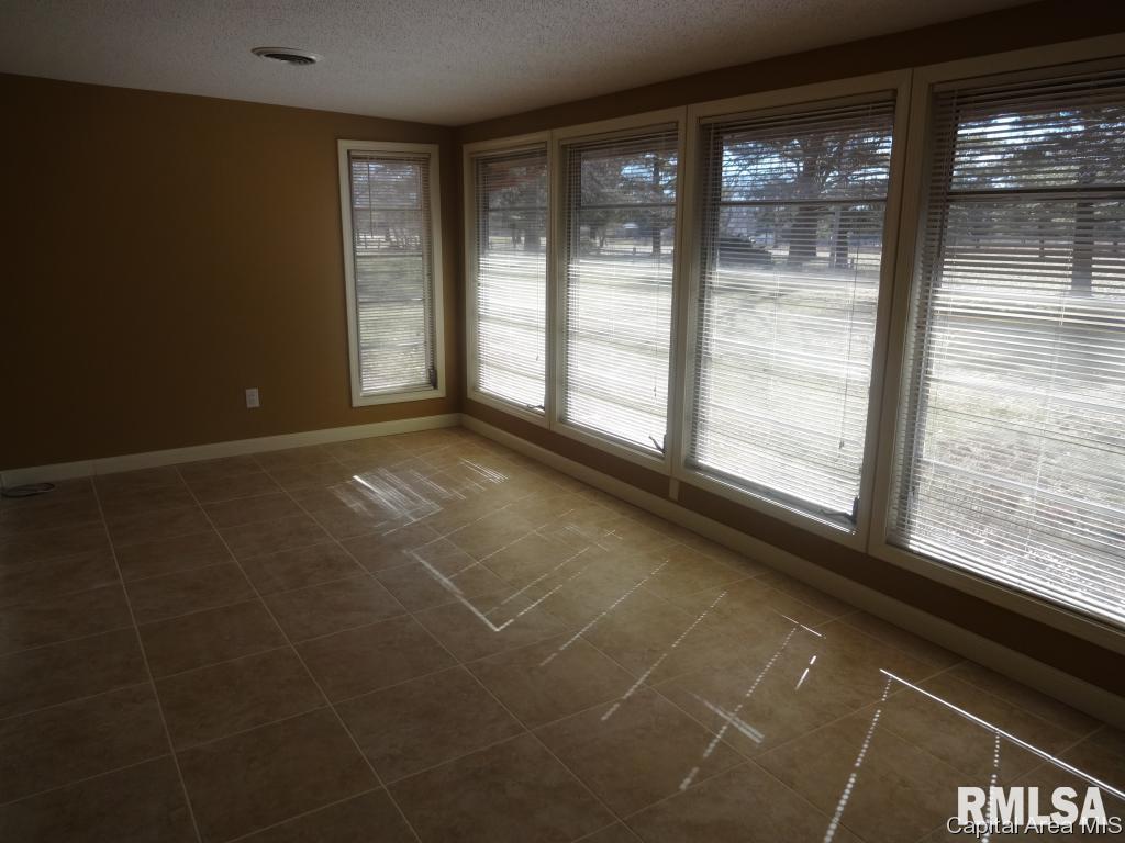 5480 West Divernon Road Auburn, IL 62615 - Photo 14 of 33