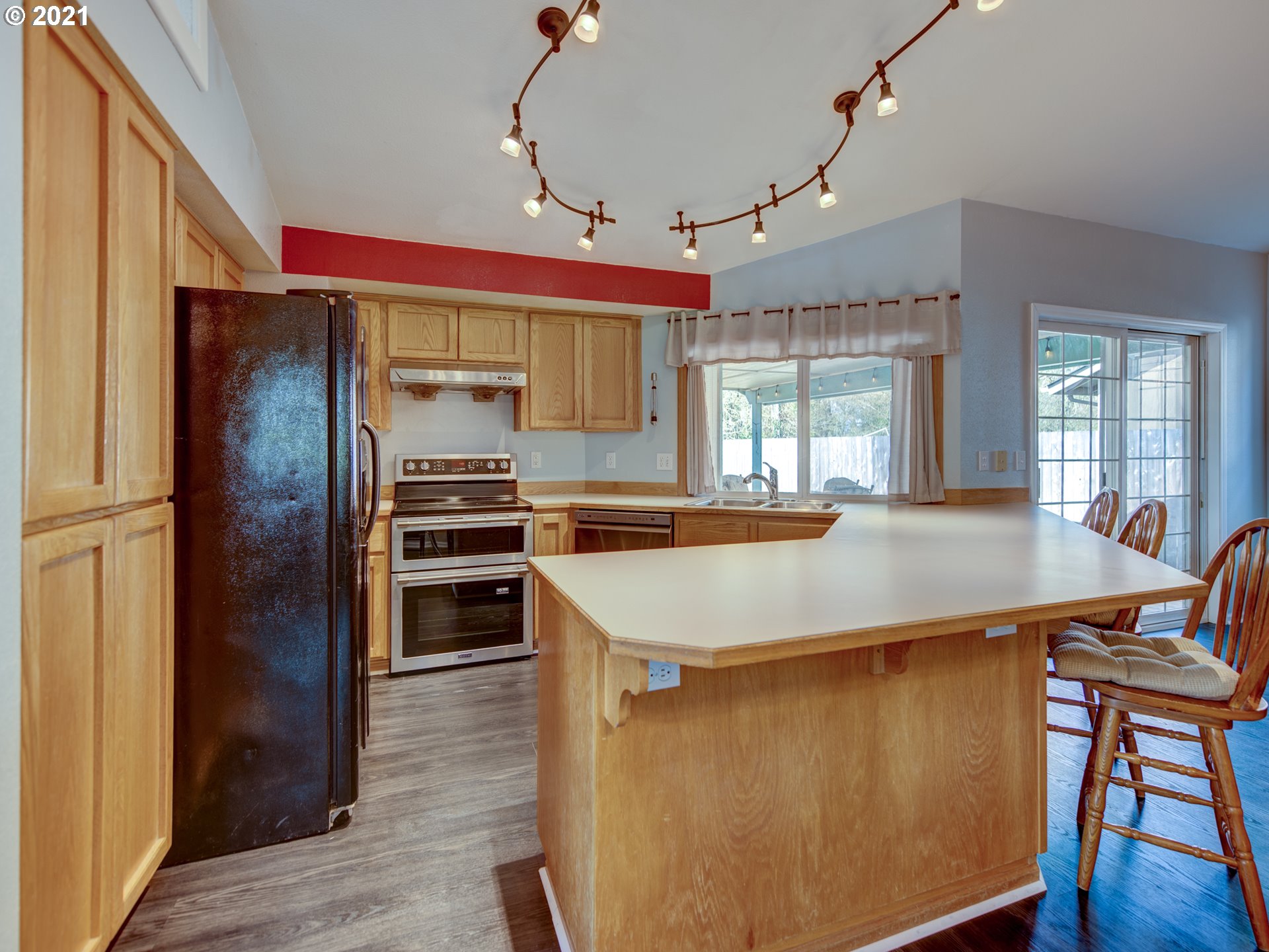 1810 Labona Drive Eugene, OR 97404 - Photo 6 of 30