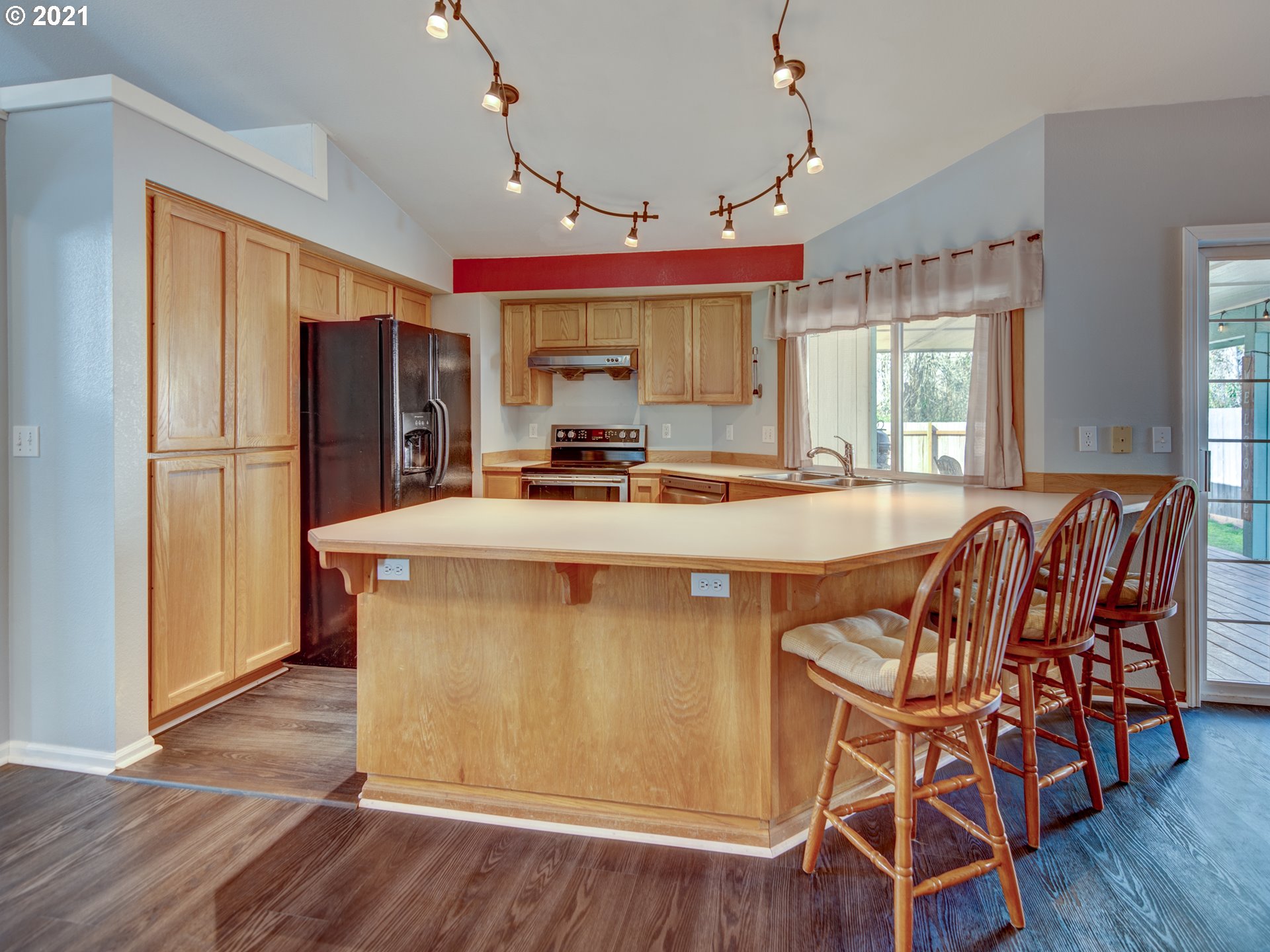 1810 Labona Drive Eugene, OR 97404 - Photo 7 of 30