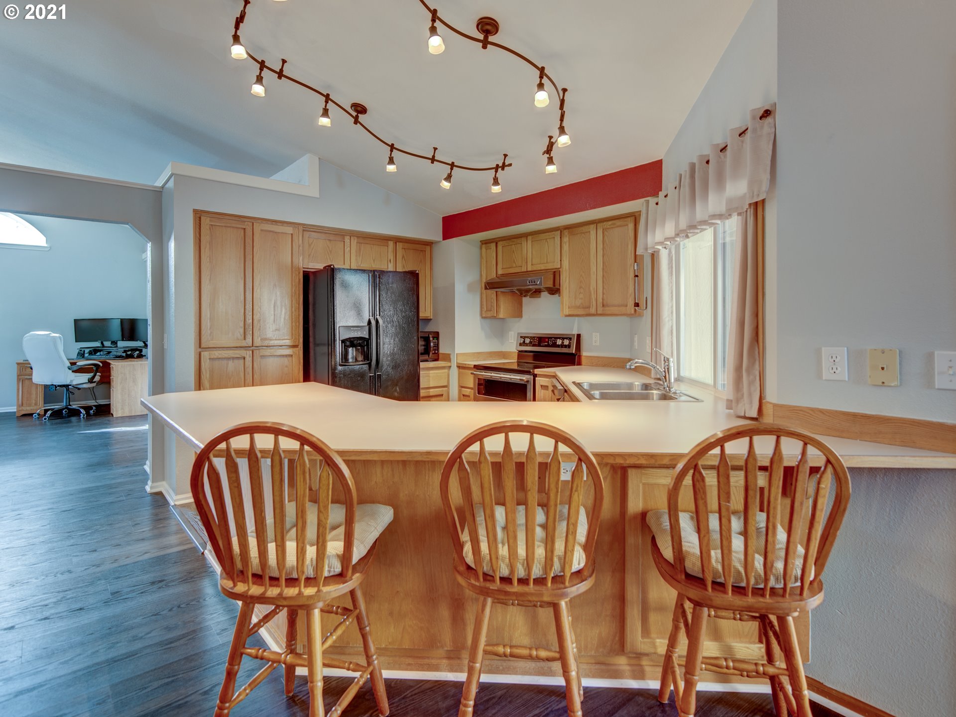 1810 Labona Drive Eugene, OR 97404 - Photo 9 of 30