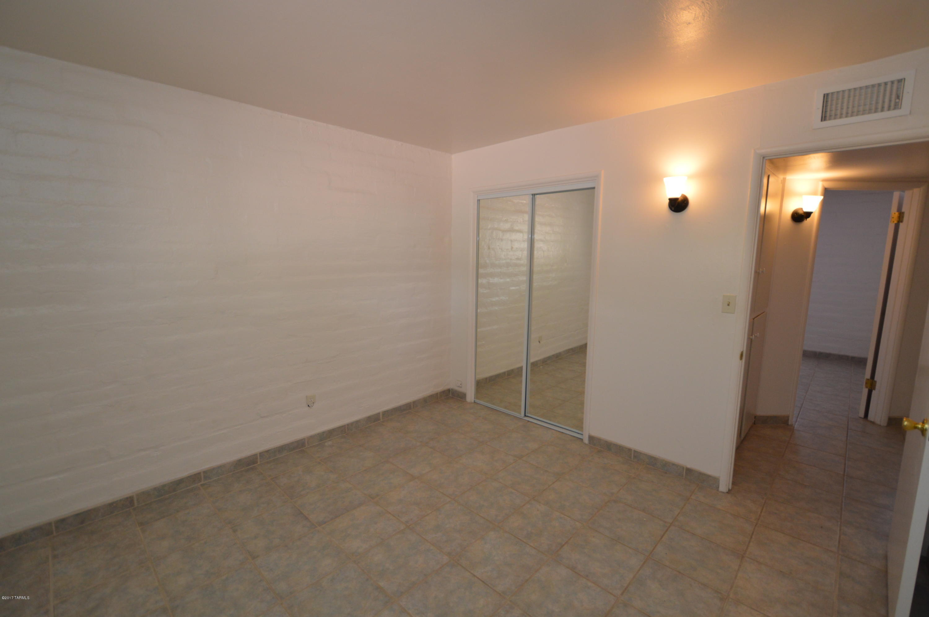 526 East Radburn Street Tucson, AZ 85704 - Photo 11 of 16