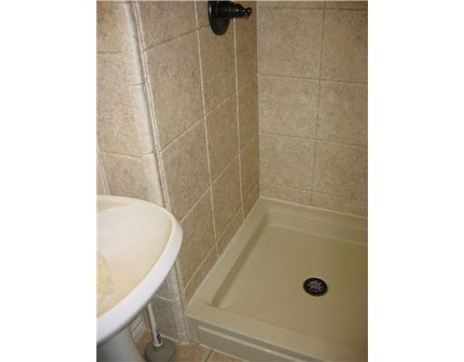 4005 Lowman Street Corpus Christi, TX 78411 - Photo 7 of 10 a bathroom with a tub