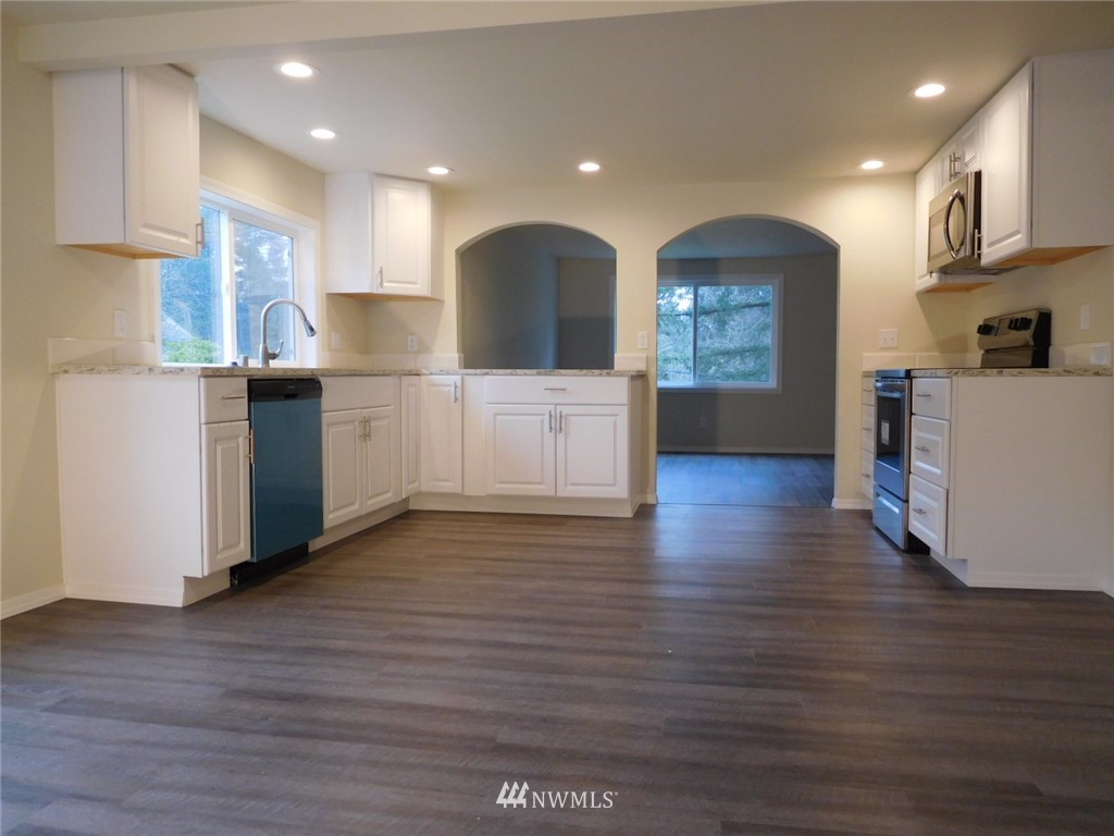 4618 Sunnyslope Road Southwest Port Orchard, WA 98367 - Photo 6 of 22 Gallery Image 6