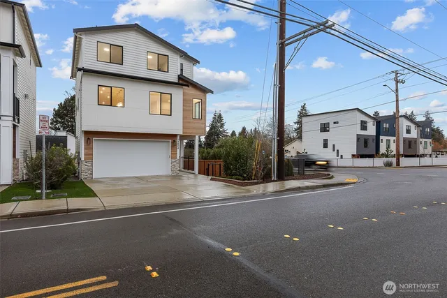 $925,000 | 14804 40th Avenue West, Unit 1, Lynnwood, WA 98087