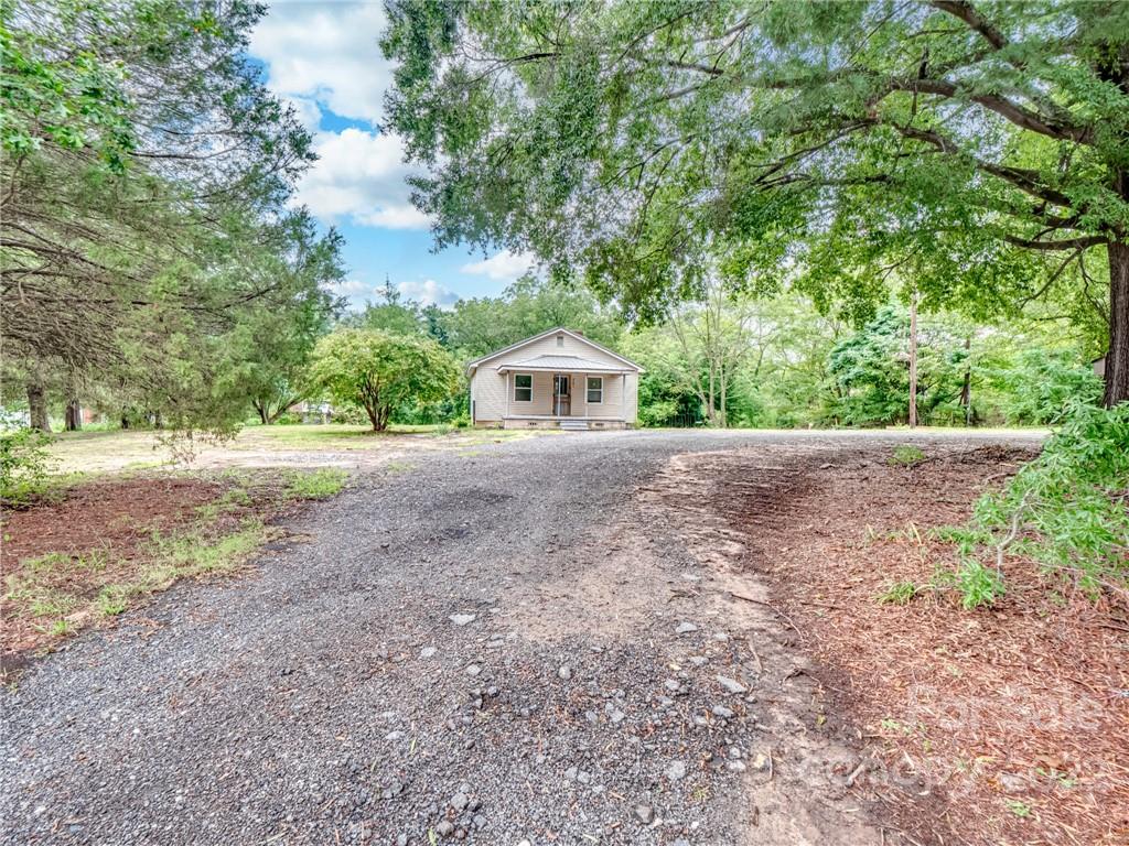 8101 Freeze Road Kannapolis, NC 28081 - Photo 2 of 23 a view of a road with a house in the background