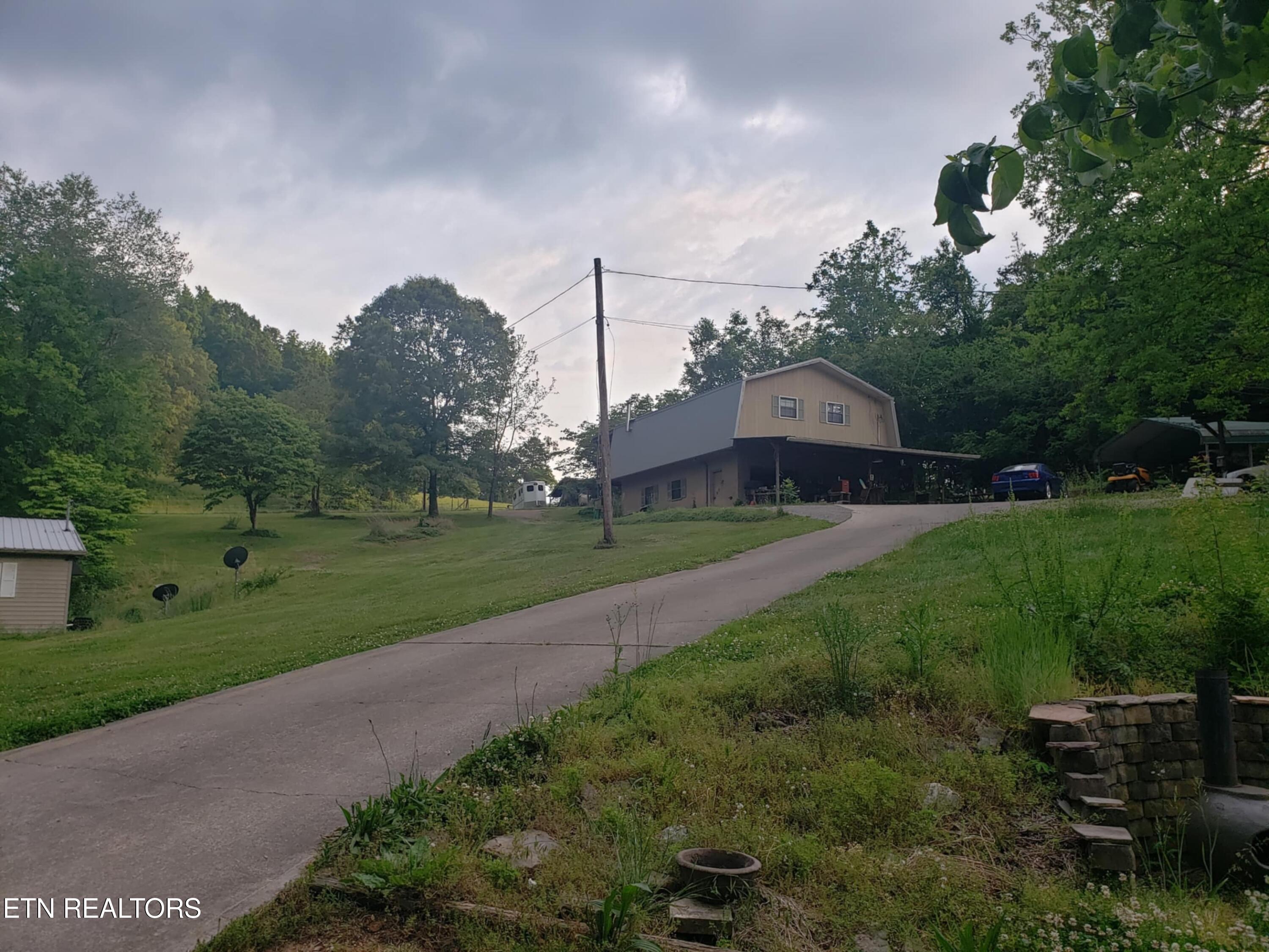 2143 Everett Road Knoxville, TN 37932 - Photo 4 of 44 Garage/ apartment