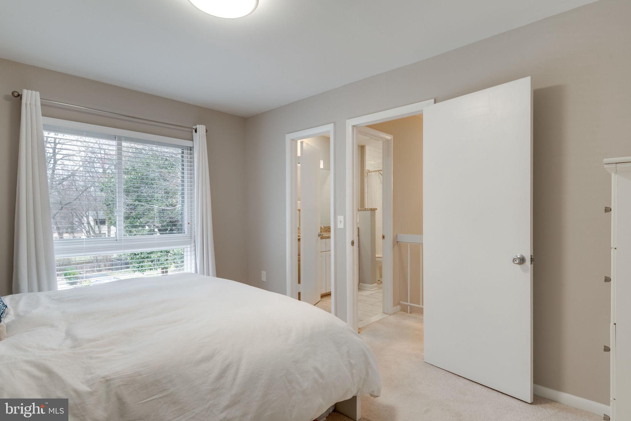 11815 Coopers Court Reston, VA 20191 - Photo 13 of 25 Owner's Suite