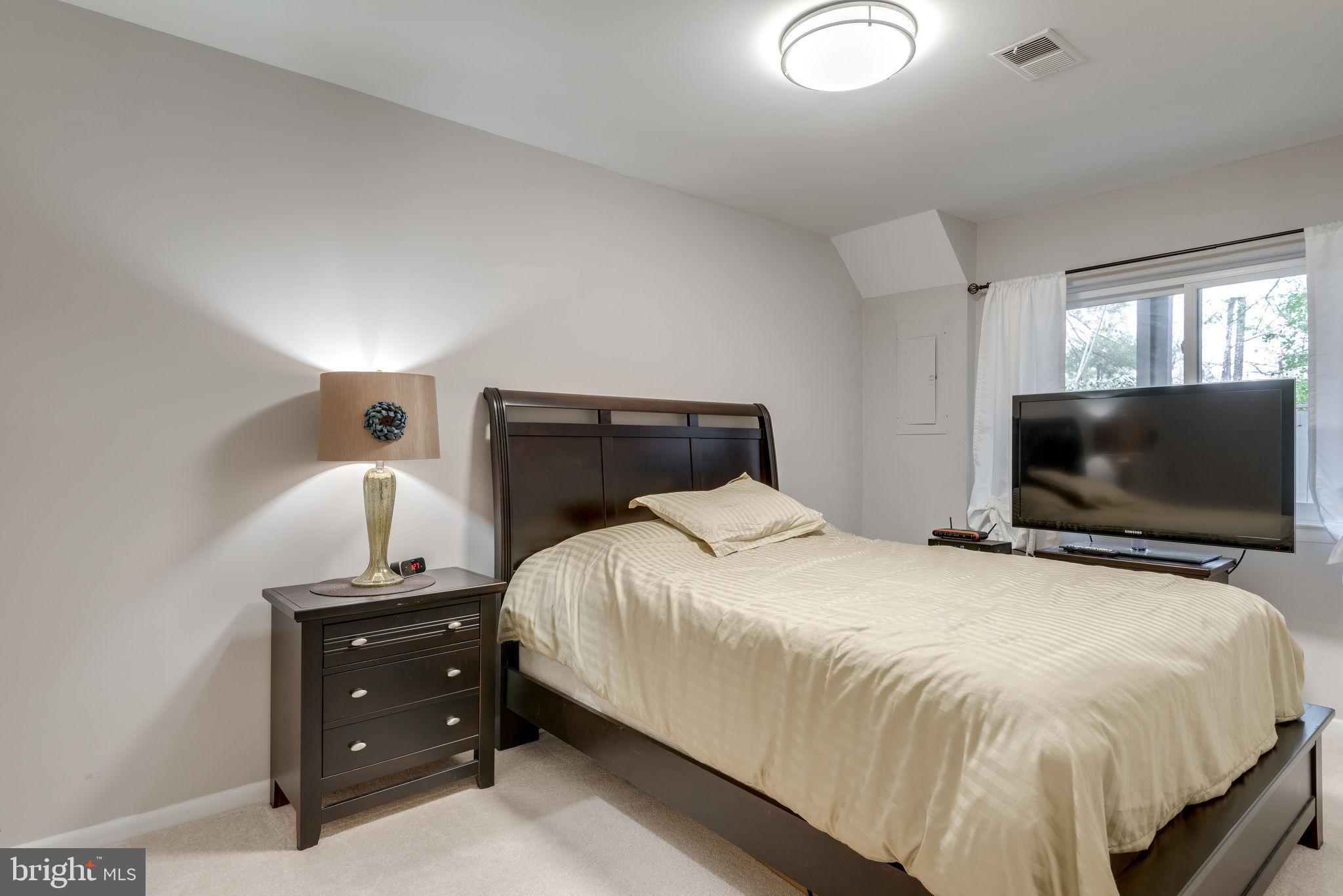 11815 Coopers Court Reston, VA 20191 - Photo 18 of 25 Spacious Lower Level Fourth Bedroom