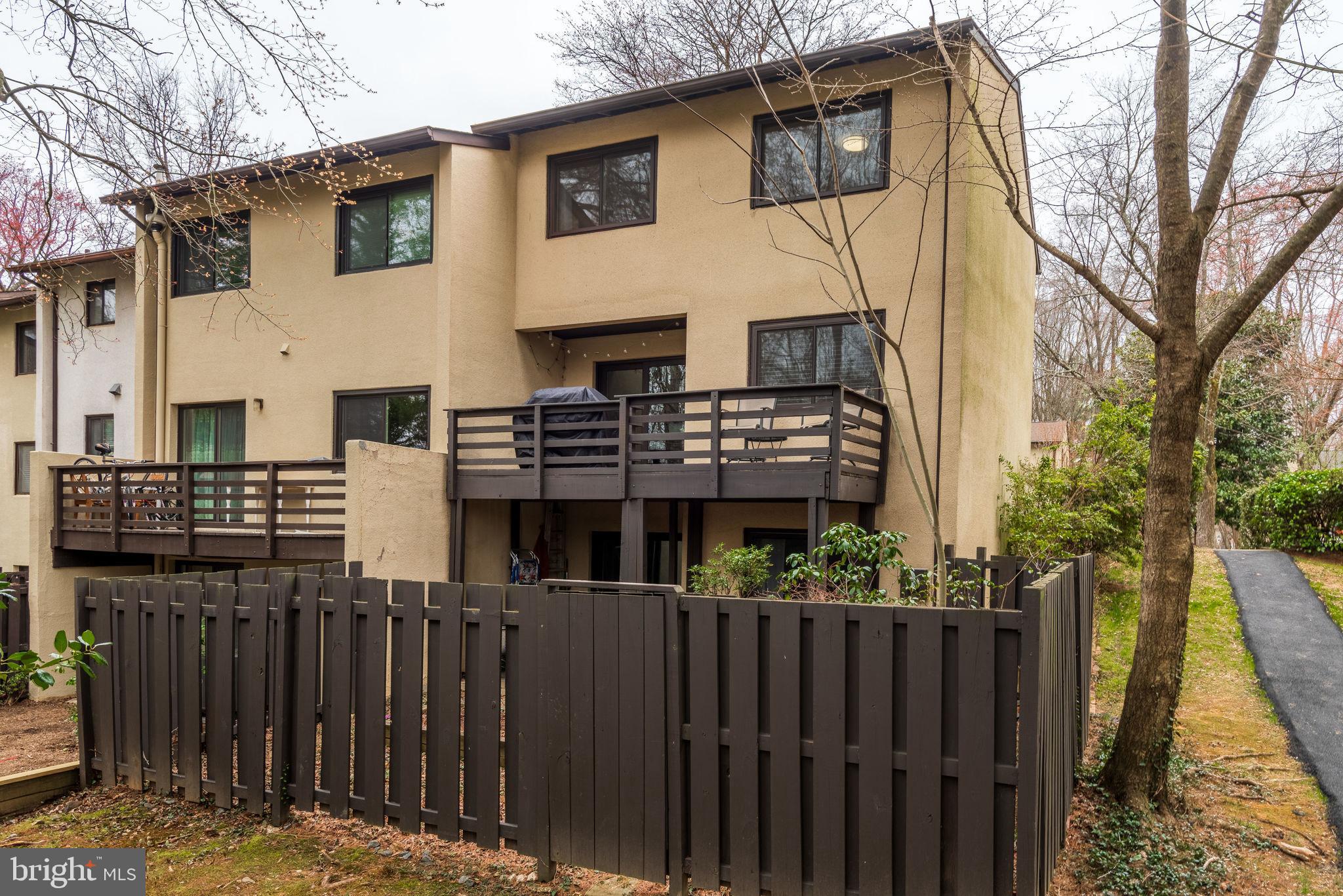 11815 Coopers Court Reston, VA 20191 - Photo 24 of 25 Rear View of Home