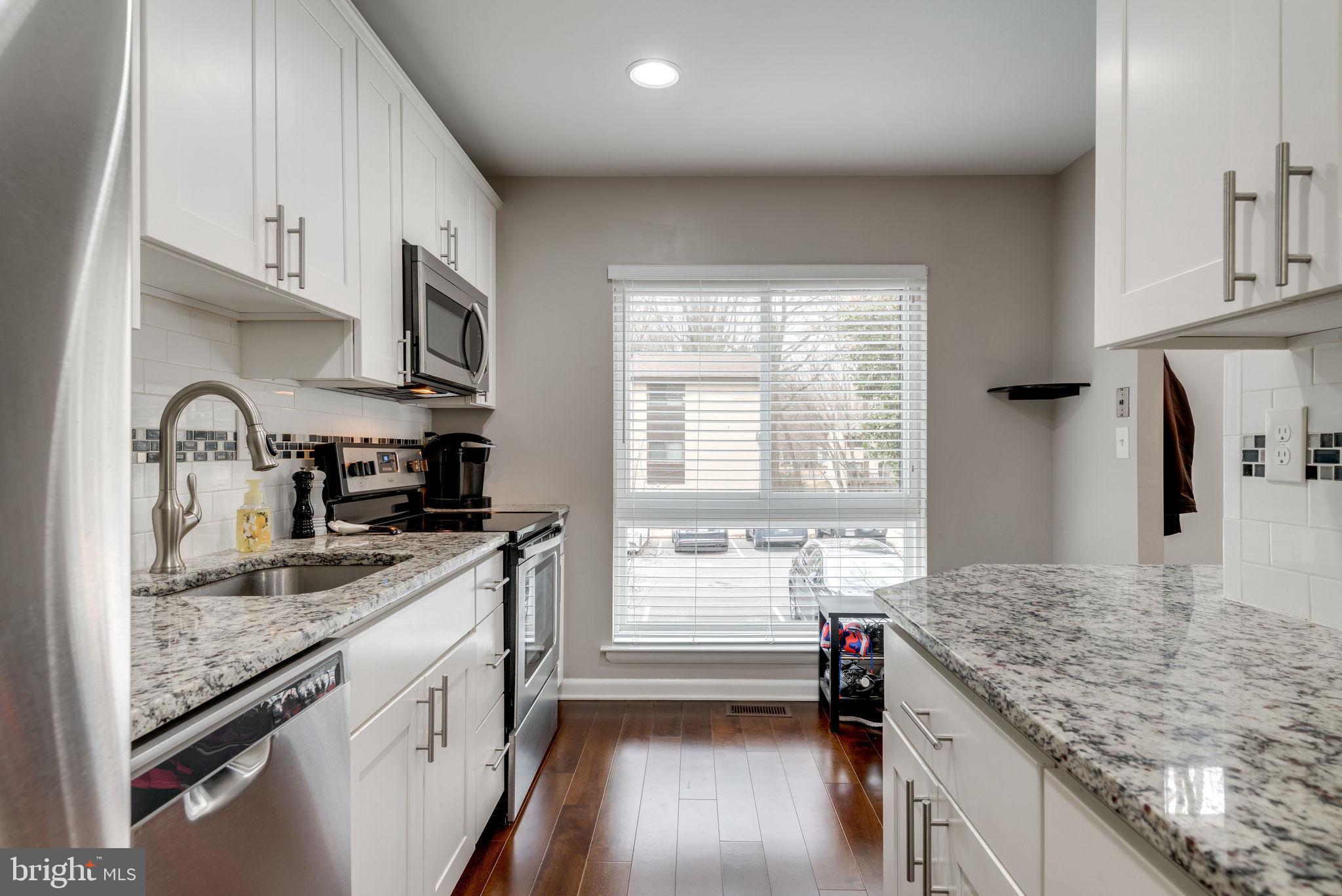 11815 Coopers Court Reston, VA 20191 - Photo 6 of 25 Sun Drenched