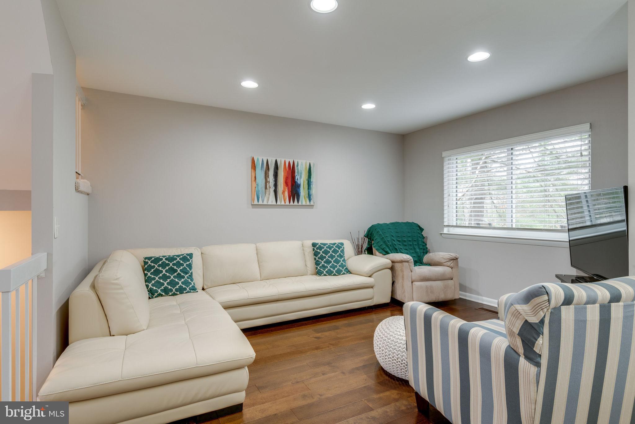 11815 Coopers Court Reston, VA 20191 - Photo 9 of 25 Living Room With Recessed Lights