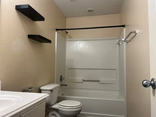 $1,900 | 3006 Founders Court, Missouri City, TX 77459