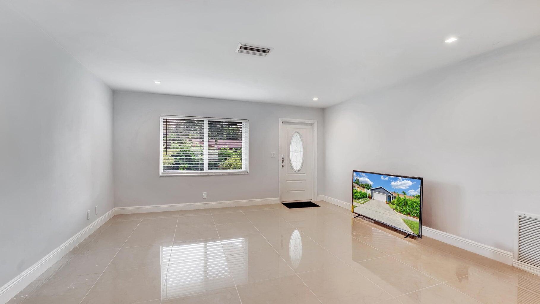 2941 Angler Drive Delray Beach, FL 33445 - Photo 6 of 34 20250225193937260420000000-o