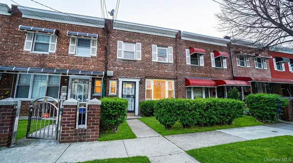 $699,000 | 3031 Edson Avenue | Baychester