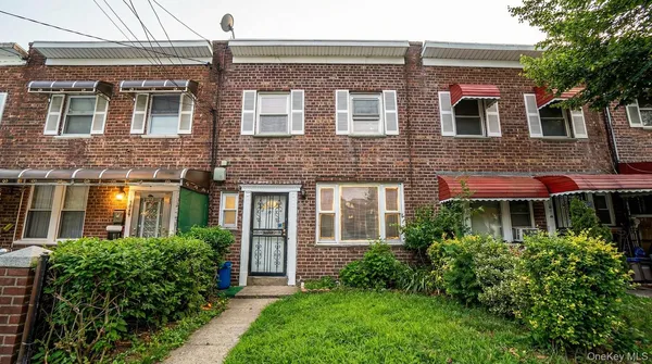 $699,000 | 3031 Edson Avenue | Baychester